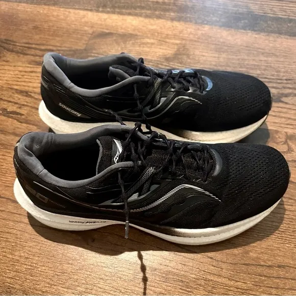 Saucony Men's Black &amp; White Triumph 20 Running Shoes US 12