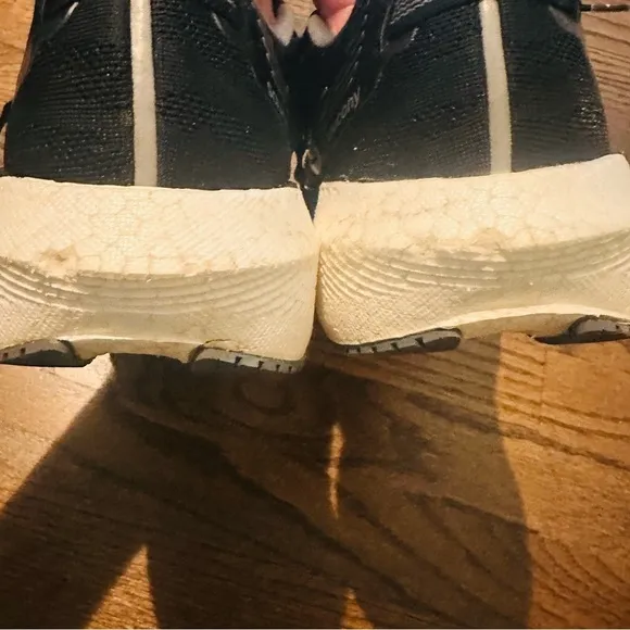 Saucony Men's Black &amp; White Triumph 20 Running Shoes US 12