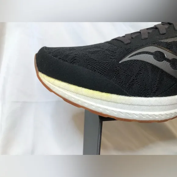 Saucony Mens Freedom 5 Running Shoes - Size 11.5 - Black/Gum - New with defects