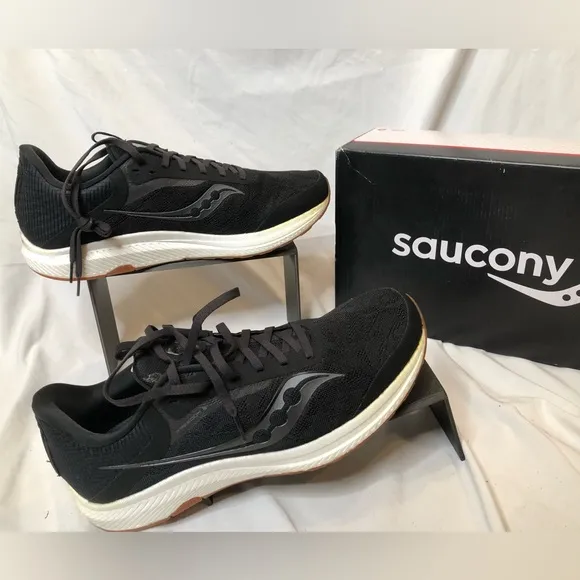 Saucony Mens Freedom 5 Running Shoes - Size 11.5 - Black/Gum - New with defects