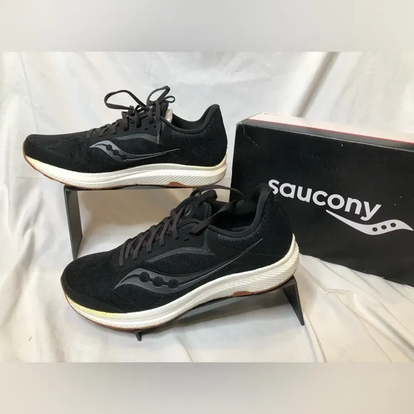 Saucony Mens Freedom 5 Running Shoes - Size 11.5 - Black/Gum - New with defects