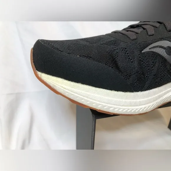 Saucony Mens Freedom 5 Running Shoes - Size 11.5 - Black/Gum - New with defects