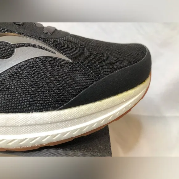Saucony Mens Freedom 5 Running Shoes - Size 11.5 - Black/Gum - New with defects