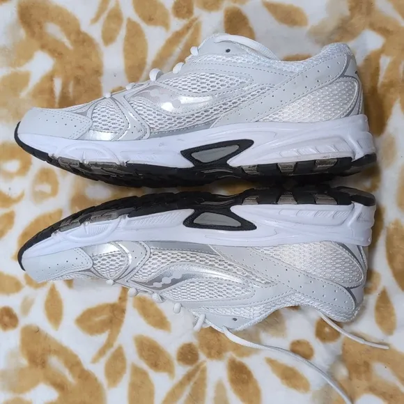 SAUCONY Unisex White Mesh Sneakers