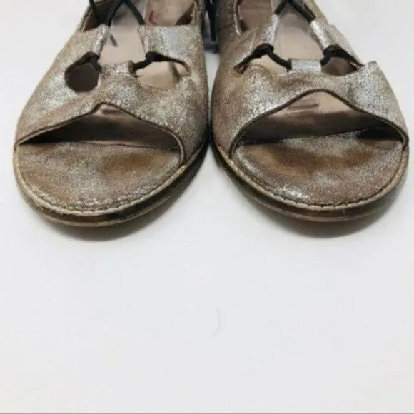 Seychelles woman’s metallic silver leather suede gladiator sandals 8 BoxO laceup