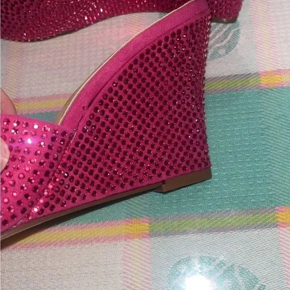 SHOE Dazzle Pink Stud Sandals