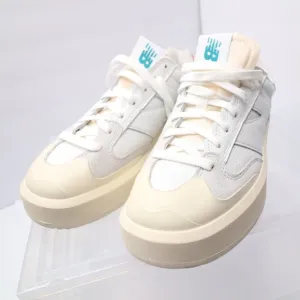 shoes new but no original box    new balance unisex ct302   D ct302oc  size  9