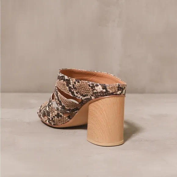 Size 7 Very Volatile Fierce &amp; Free Heels in Snake Print