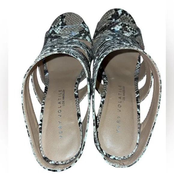 Size 7 Very Volatile Fierce &amp; Free Heels in Snake Print
