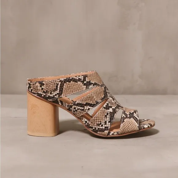 Size 7 Very Volatile Fierce &amp; Free Heels in Snake Print