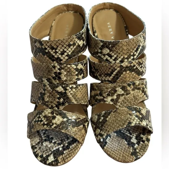 Size 7 Very Volatile Fierce &amp; Free Heels in Snake Print