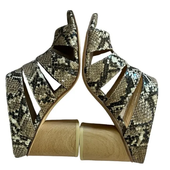 Size 7 Very Volatile Fierce &amp; Free Heels in Snake Print
