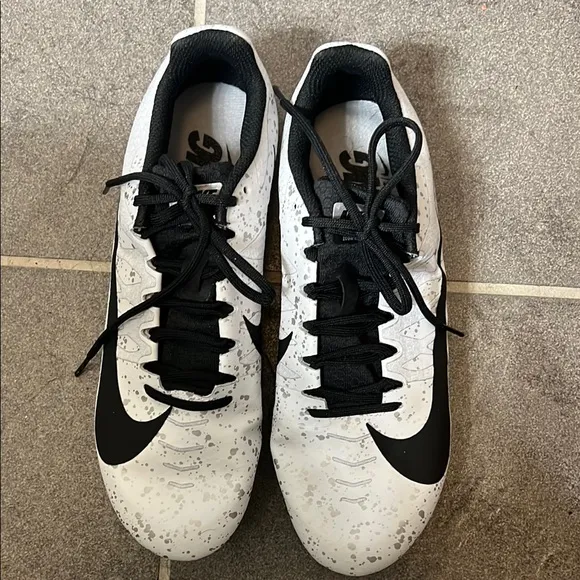 Size 9.5 Nike men’s Zoom Rival Track Field Shoes Spikes Running Cleats White