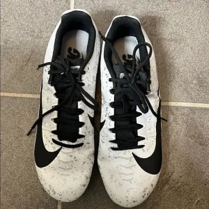Size 9.5 Nike men’s Zoom Rival Track Field Shoes Spikes Running Cleats White