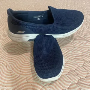 SKECHERS GO WALK 5 Women's 10Navy Blue White Slip On ComfortSneakers Shoes EUC