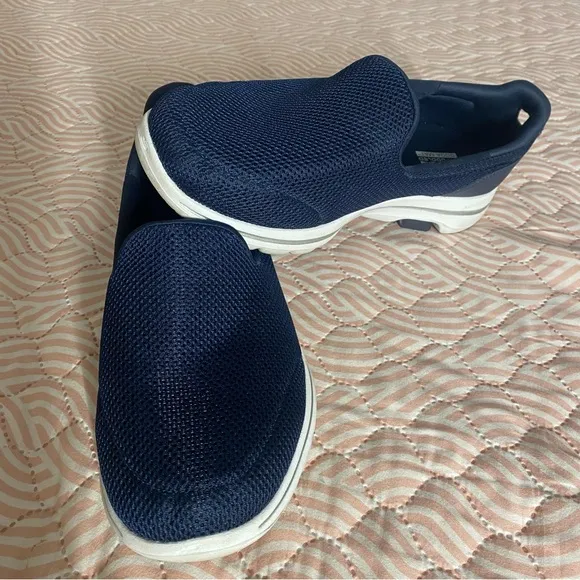 SKECHERS GO WALK 5 Women's 10Navy Blue White Slip On ComfortSneakers Shoes EUC