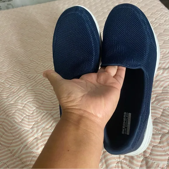 SKECHERS GO WALK 5 Women's 10Navy Blue White Slip On ComfortSneakers Shoes EUC