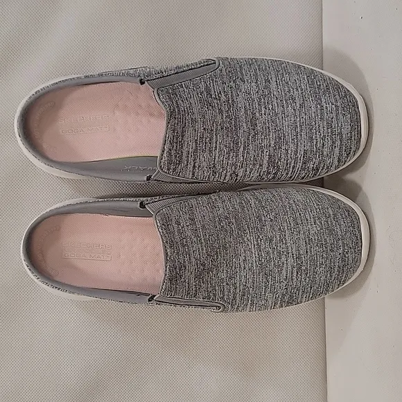 SKECHERS SLIDE ON STYLE GOGA MAT SNEAKERS (sz 8-1/2)
