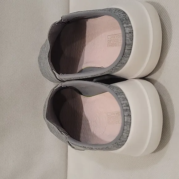 SKECHERS SLIDE ON STYLE GOGA MAT SNEAKERS (sz 8-1/2)