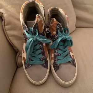 Sneakers,