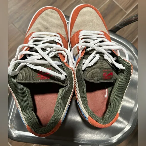 Sneakers