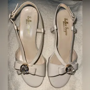 Soffice Sogno Made in Italy  Women's Cream Slingback Heels