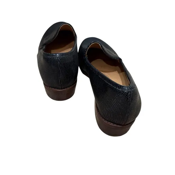 Sofft Black Leather Flats Sleek Minimalist Design