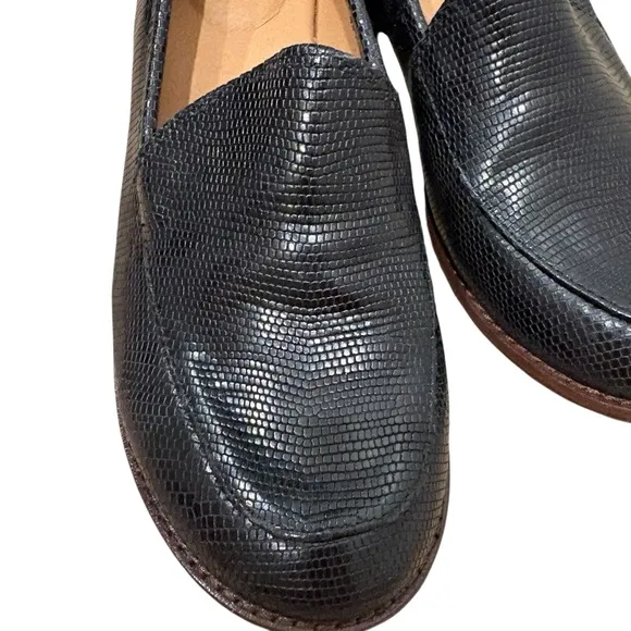 Sofft Black Leather Flats Sleek Minimalist Design