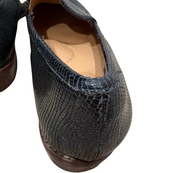 Sofft Black Leather Flats Sleek Minimalist Design