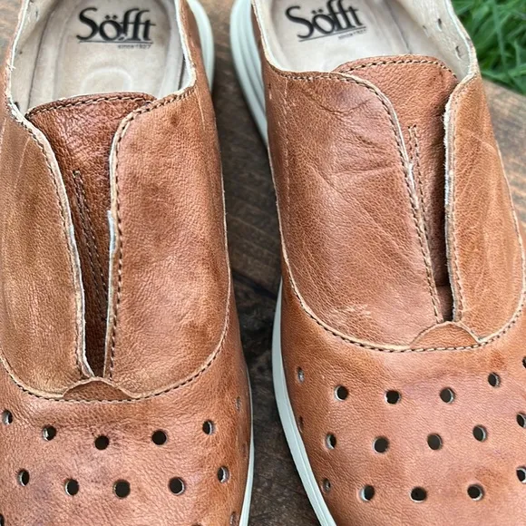 SOFFT BRAND LEATHER SLIP ON SHOES  SIZE 7.5