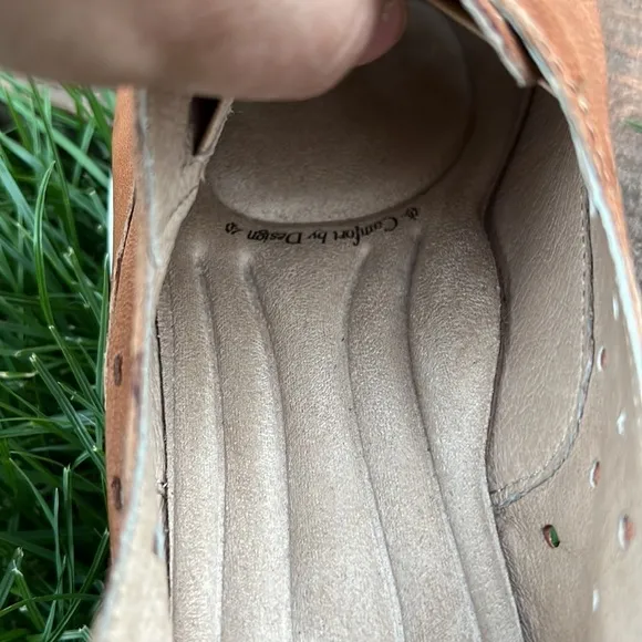 SOFFT BRAND LEATHER SLIP ON SHOES  SIZE 7.5