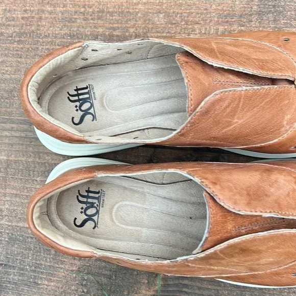 SOFFT BRAND LEATHER SLIP ON SHOES  SIZE 7.5