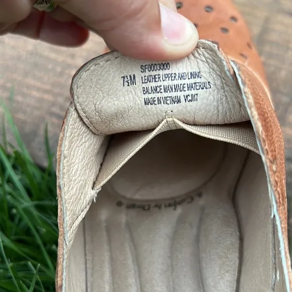 SOFFT BRAND LEATHER SLIP ON SHOES  SIZE 7.5