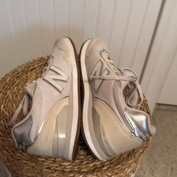 Sola Sleek New Balance Cream Sneakers - 9 - Great Condition