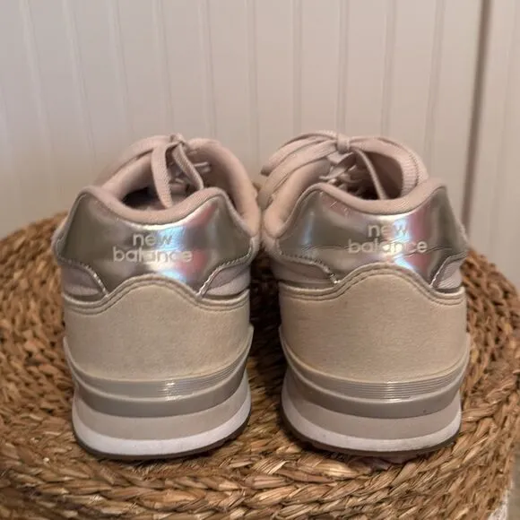 Sola Sleek New Balance Cream Sneakers - 9 - Great Condition