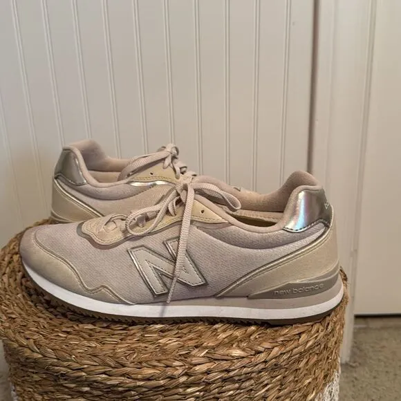 Sola Sleek New Balance Cream Sneakers - 9 - Great Condition