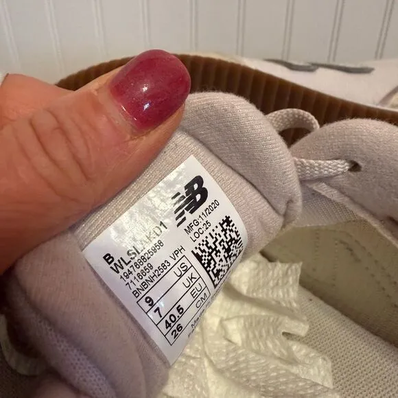 Sola Sleek New Balance Cream Sneakers - 9 - Great Condition