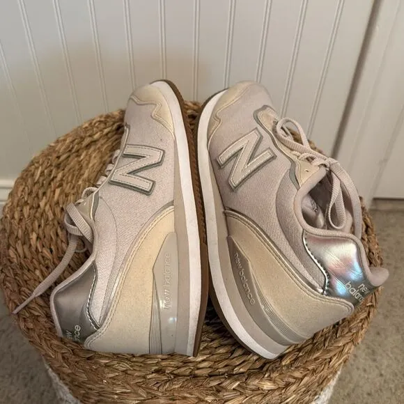 Sola Sleek New Balance Cream Sneakers - 9 - Great Condition