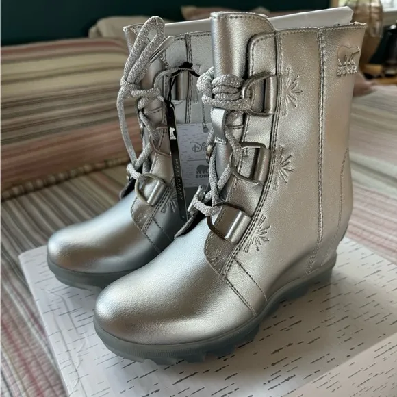 Sorel Disney wedge boots. Nib