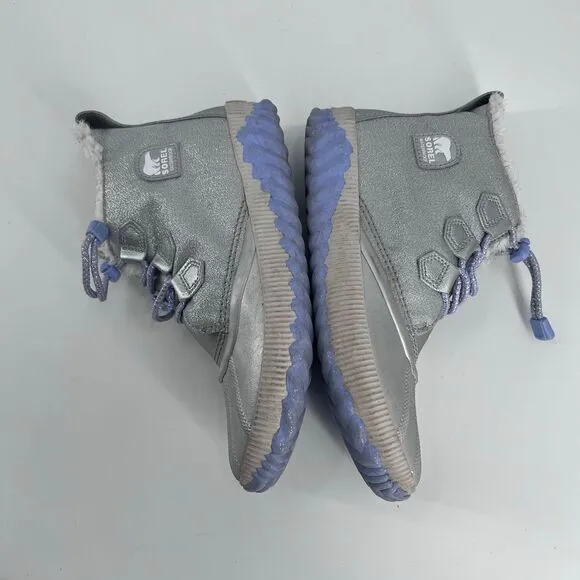 Sorel Disney big girl boots Silver Elsa Frozen Winter faux Sherpa lined Size 6