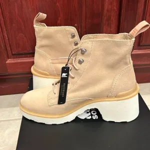 Sorel hi line lace boots size 8-new