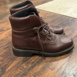 Sorel Sedona leather boots size 8 in EUC brown and black lace up combat boots