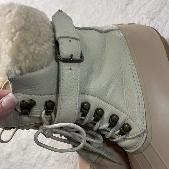 Sperry Shearwater Buckle Sherpa Boots womens 9.5