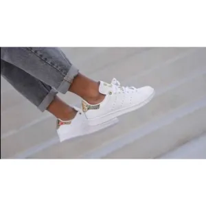 Stan Smith Adidas Girl’s Holographic White Leather Sneakers Shiny Heel Sz 4