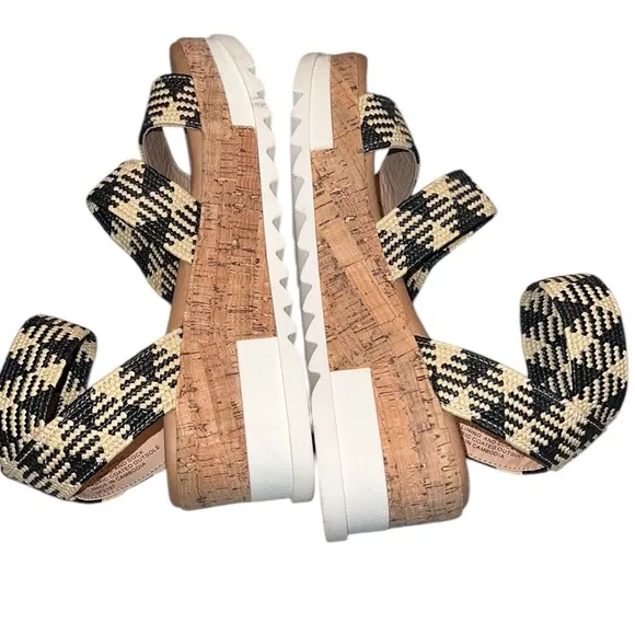 Steve Madden Black and Tan Women's Sandals Size 7 M