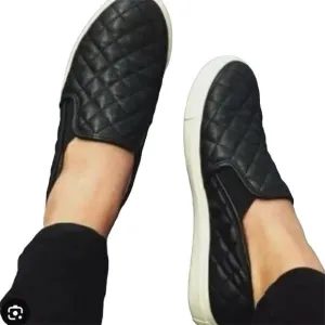 STEVE MADDEN ECENTRCQ BLACK Quilted Slip-on Sneaker Size 6