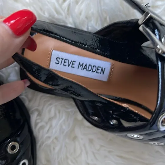 STEVE MADDEN GRAND AVE SANDAL BLACK PATENT
