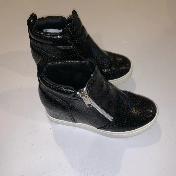 Steve Madden Jwinny girls wedge sneakers heels- heel boot