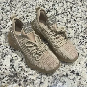 Steve Madden Maxima Sneakers Gold   Rhinestones Brand New Size 6M
