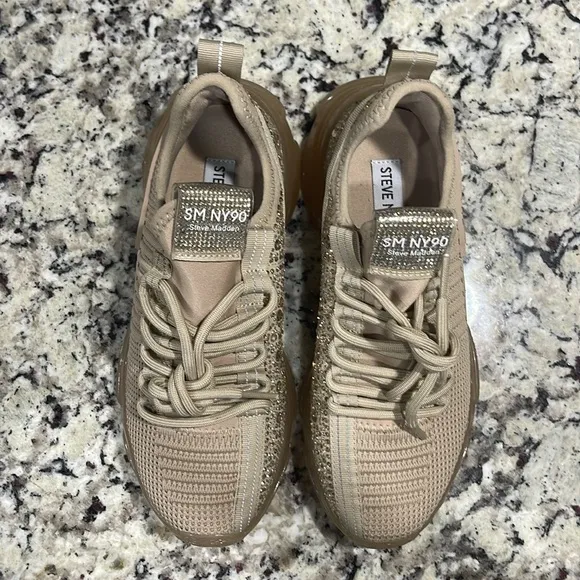 Steve Madden Maxima Sneakers Gold   Rhinestones Brand New Size 6M